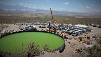 El uso del agua en la industria petrolera es regulada por el Estado provincial.