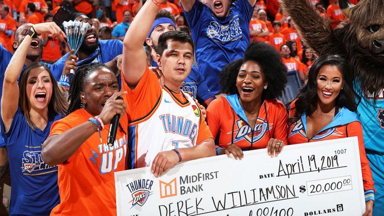 Increíble: en la misma noche, dos hinchas de la NBA se ganaron 20 mil dólares