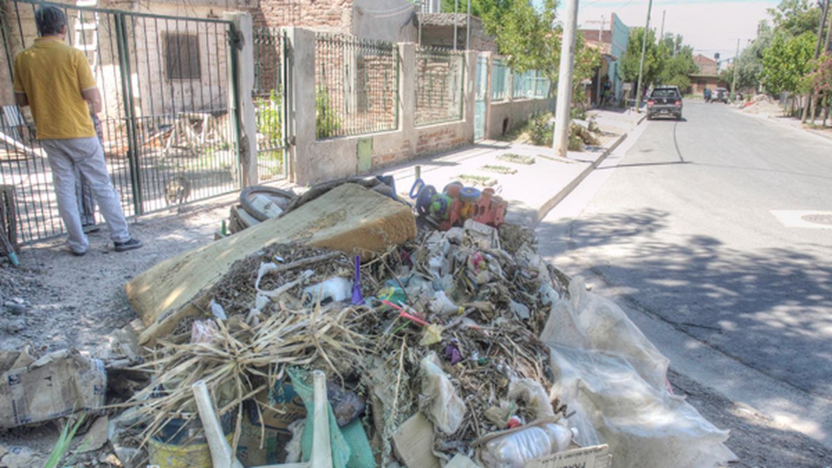 Viven con la basura en la calle desde antes de las fiestas