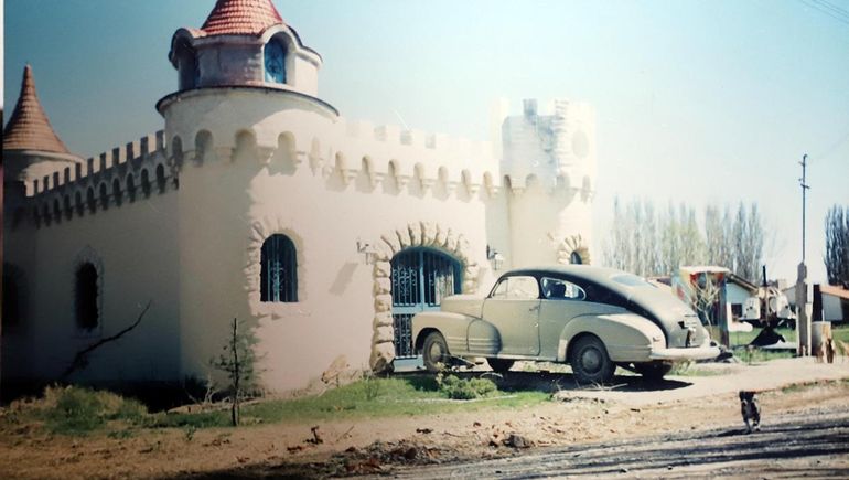 Hace varias décadas el castillo fue blanco. Hace varias décadas el castillo fue blanco.