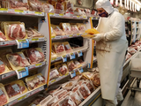 Los precios de la carne siguen ajustándose en la góndola ante la falta de consumo.