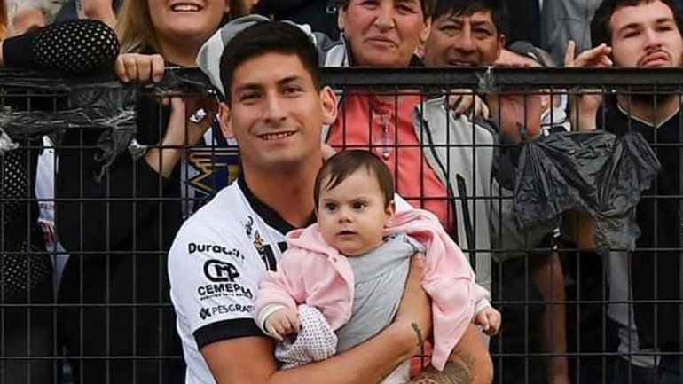 Neuquino campeón en la cancha y en el FIFA