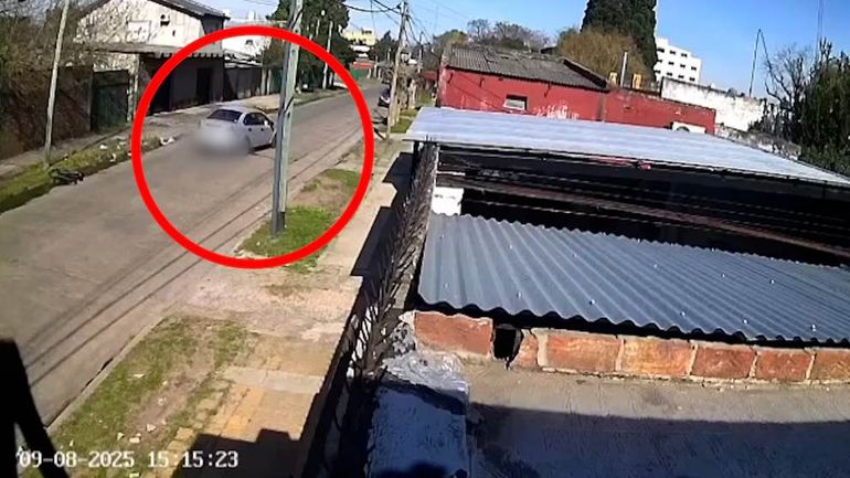 El ciclista fue abandonado por el chofer de la app y murió a causa de las graves heridas sufridas por el impacto. El ciclista fue abandonado por el chofer de la app y murió a causa de las graves heridas sufridas por el impacto.