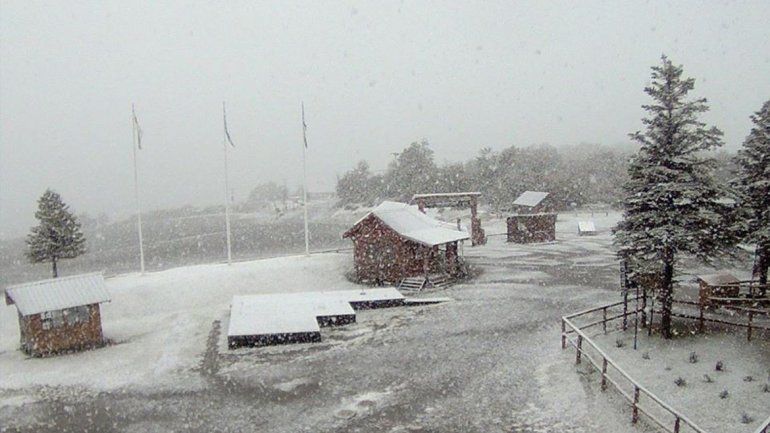 El cerro Chapelco y las calles de San Martín de los Andes y de Caviahue