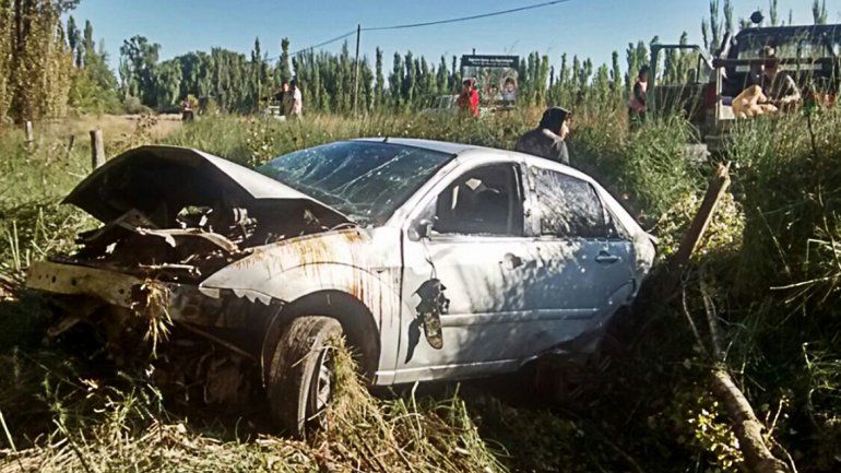 Volcó entre Cinco Saltos y Centenario: se salvó de milagro