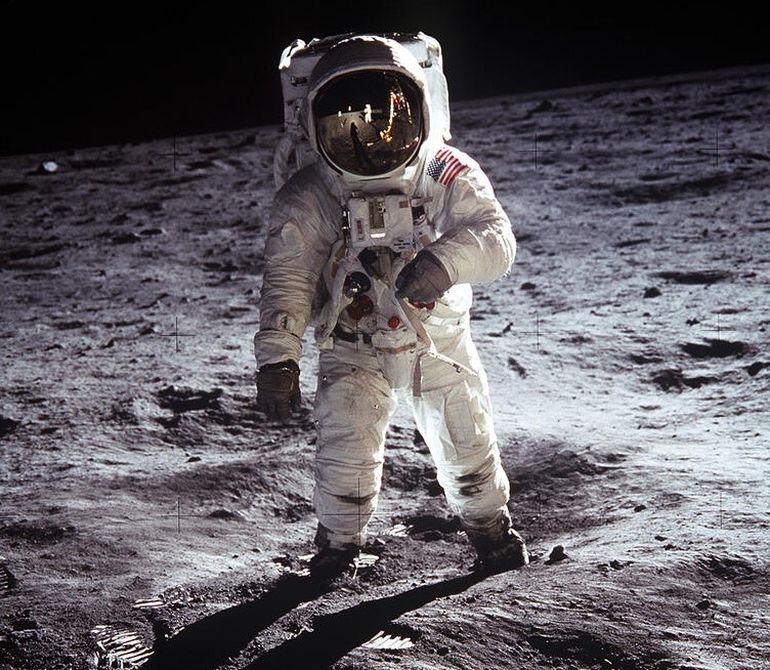 Buzz Aldrin, veterano astronauta que ahora tiene 95 años, fue uno de los primeros tres hombres en pisar la Luna. Buzz Aldrin, veterano astronauta que ahora tiene 95 años, fue uno de los primeros tres hombres en pisar la Luna.