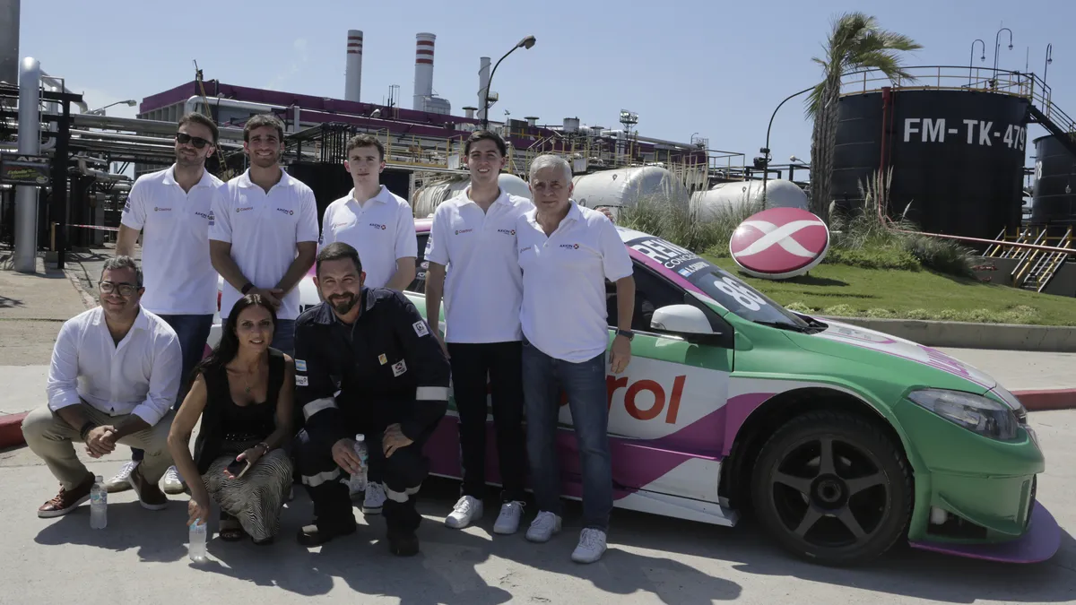 AXION energy Sport Team, Nicolás Gatto gerente de Marketing Castrol, Cecilia Panetta gerente ejecutiva de Marketing AXION energy y Diego Mouriño, director operaciones DWS Refinería AXION.