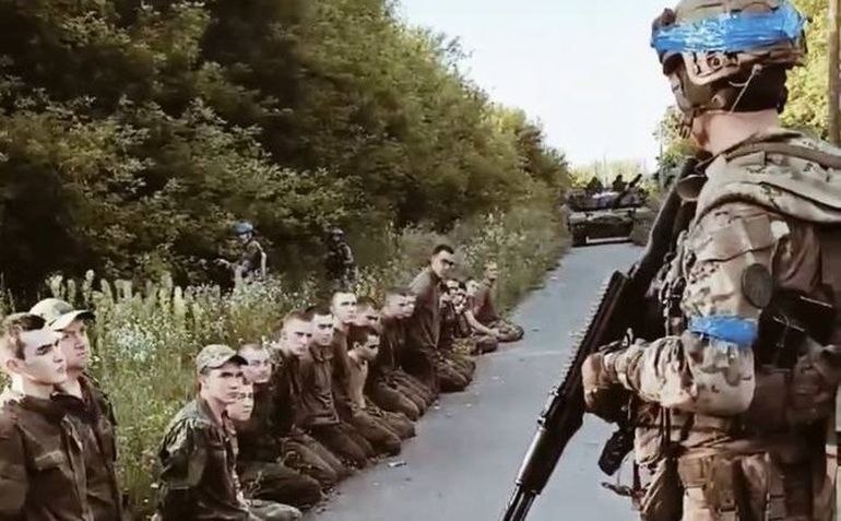 Soldados rusos capturados,a bajo vigilancia. Soldados rusos capturados,a bajo vigilancia.