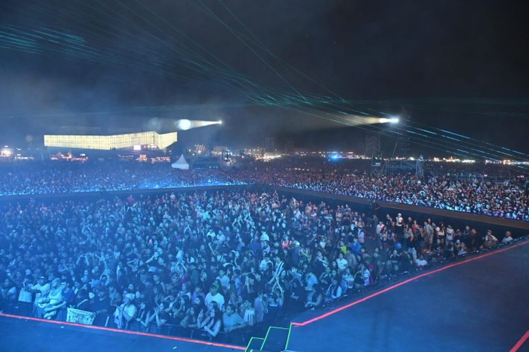 Más de 370 mil personas se hicieron presente en la segunda noche de la Fiesta de la Confluencia.