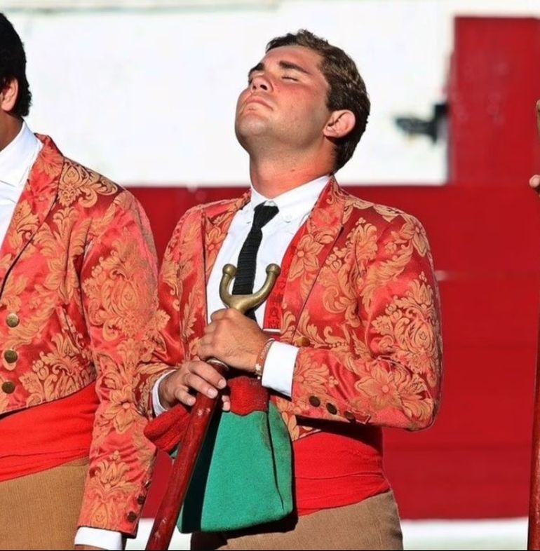 Un joven torero murió en Portugal tras ser embestido por un toro de casi 700 kilos Un joven torero murió en Portugal tras ser embestido por un toro de casi 700 kilos
