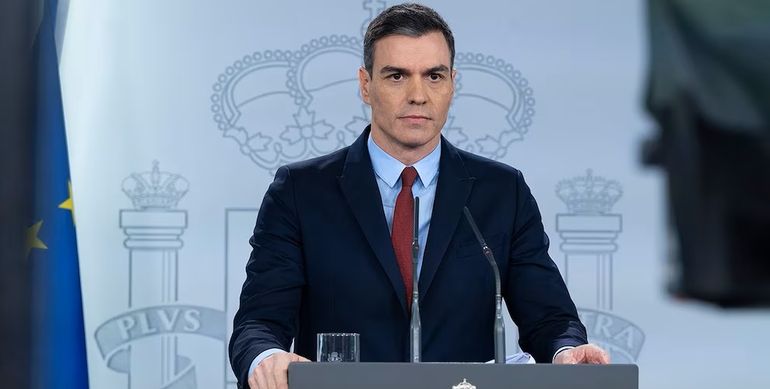 El presidenve de España, Pedro Sánchez, eliminó las Golden Visa, el permiso de residencia para los extranjeros que invirtieran en inmuebles por un presupuesto mayor a los 500 mil euros. El presidenve de España, Pedro Sánchez, eliminó las Golden Visa, el permiso de residencia para los extranjeros que invirtieran en inmuebles por un presupuesto mayor a los 500 mil euros.
