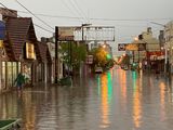 Bajo neuquino: calles inundadas y comerciantes desesperados 
