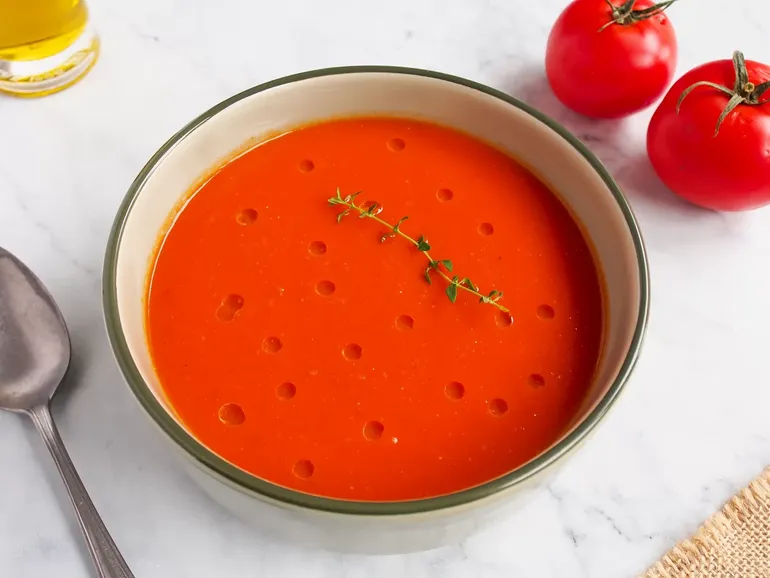 Sopa de tomate, ideal para el verano. Sopa de tomate, ideal para el verano.