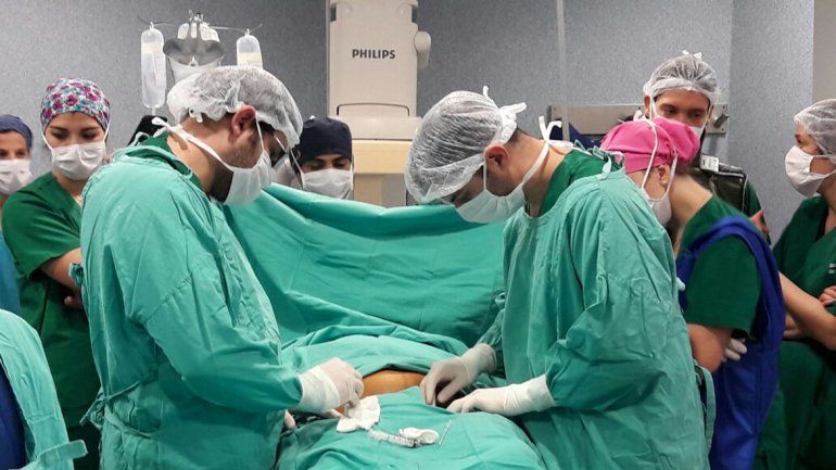 Médicos de la Clínica de Imágenes operaron a Gisela antes del viaje.