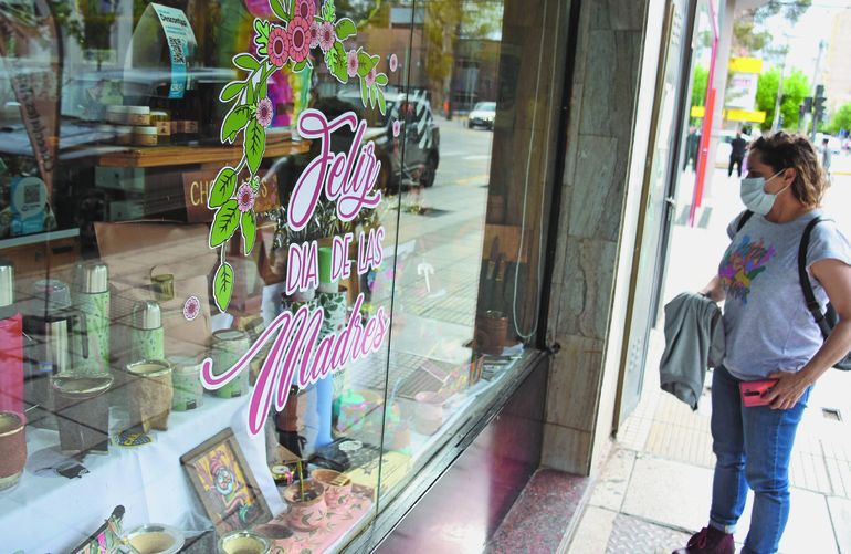 Los comercios estiman que a partir de hoy la gente comenzará a realizar sus compras para este día especial.