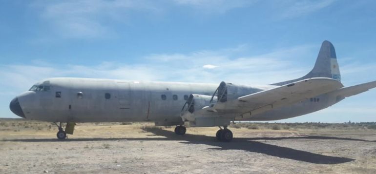 Chubut: el Lockheed, en la base aérea de Trelew. Chubut: el Lockheed, en la base aérea de Trelew.
