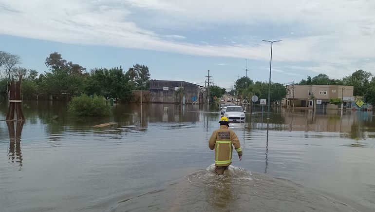 Inundaciones en Concordia: ya evacuaron cerca de 500 familias