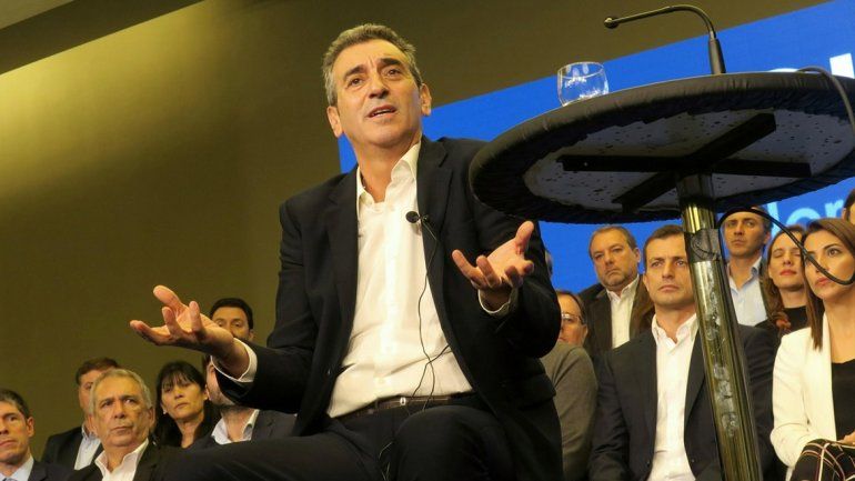 El precandidato a senador volvió a hablar y también le pegó a Macri.