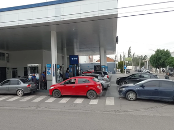 Plottier: tras el fin de la tasa vial, YPF también bajó los precios de sus combustibles
