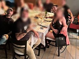 Imagen de 2022 en la que se ve a “Fiño” (izquierda) y a Juan Pablo Beacon (derecha) compartiendo una cena en un restaurante de Liniers. (Foto: TN.com.ar) Imagen de 2022 en la que se ve a “Fiño” (izquierda) y a Juan Pablo Beacon (derecha) compartiendo una cena en un restaurante de Liniers. (Foto: TN.com.ar)