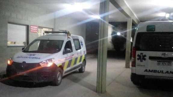 La mujer fue atacada por dos adolescentes cuando circulaba en moto.
