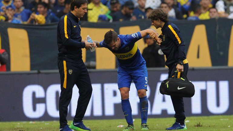 Fernando Gago se lesionó otra vez durante un Superclásico