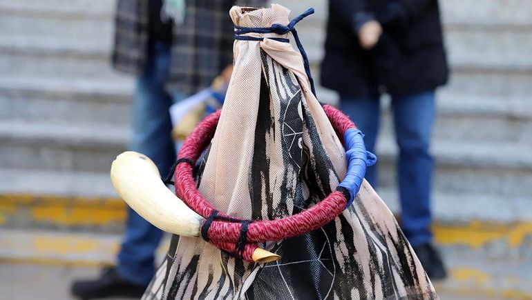 Parte de la celebración mapuche en las puertas e la UNCo. Parte de la celebración mapuche en las puertas e la UNCo.
