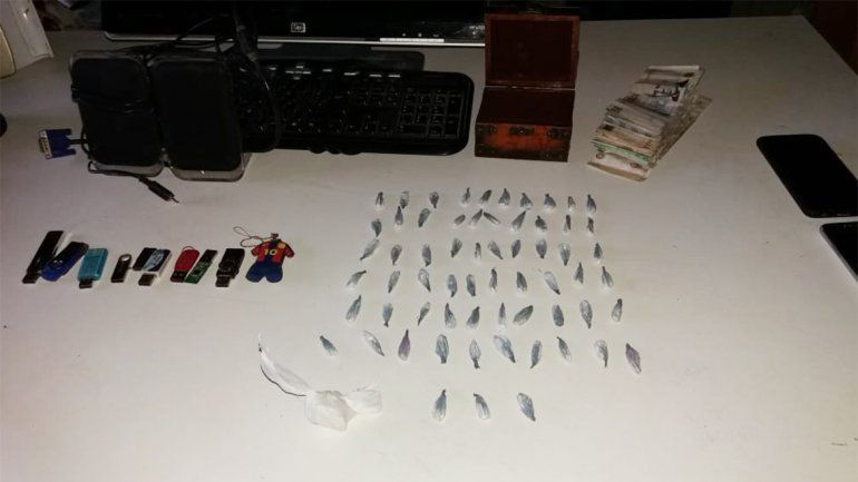 Desbarataron kioscos narcos en Valentina Sur: hallaron 100 mil pesos, drogas y un arma