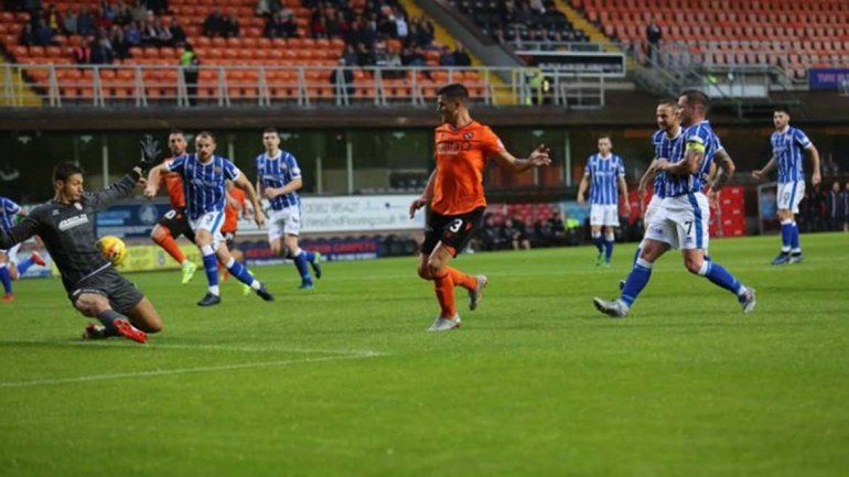 El primer grito del neuquino Sporle en Escocia: Definí tranquilo al palo