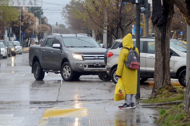 Las lluvias ya comenzaron en distintas localidades de Neuquén y se espera alerta amarilla para la noche.