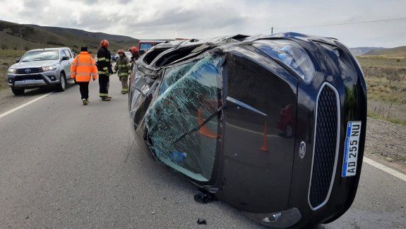 Un cabo del Ejército borracho volcó en la Ruta 40