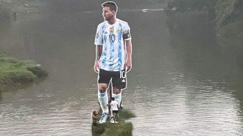 La gigantografía de Messi en India que recorre el planeta