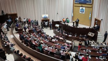 la legislatura vota la deuda para reactivar la obra publica la legislatura vota la deuda para reactivar la obra publica