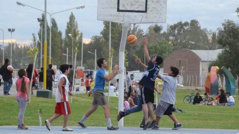 Los deportes también son una buena forma para realizar ejercicio.