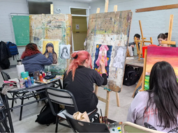 El Instituto Universitario Patagónico de las Artes tiene una oferta de 28 carreras de formación artística.&nbsp;