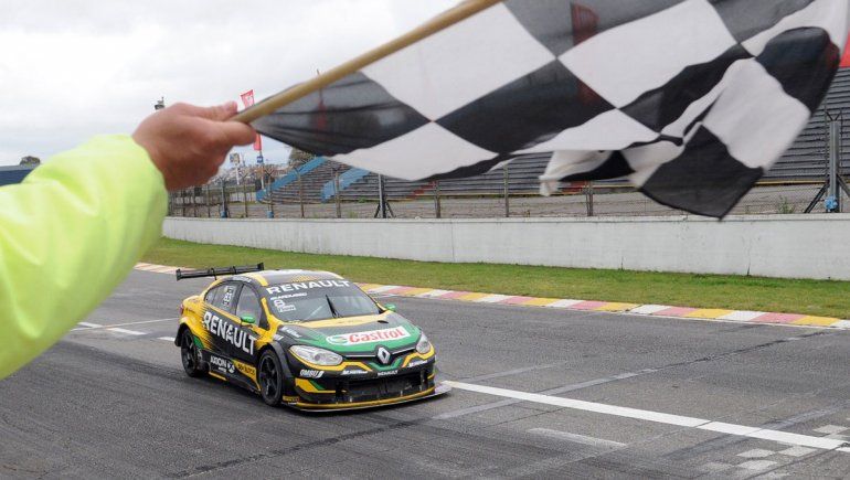 Facundo Ardusso fue el ganador de la segunda fecha del S&uacute;per TC2000 en el aut&oacute;dromo de Buenos Aires. Urcera debi&oacute; abandonar por un despiste.