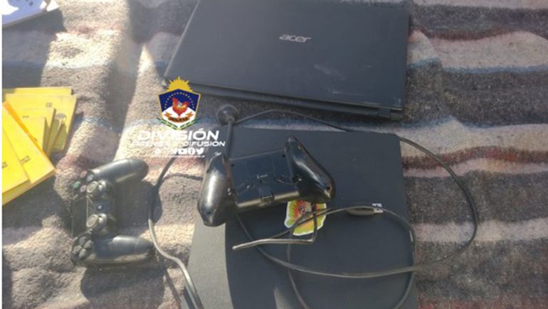 Robaron en Plottier y los engancharon con el botín en el baúl