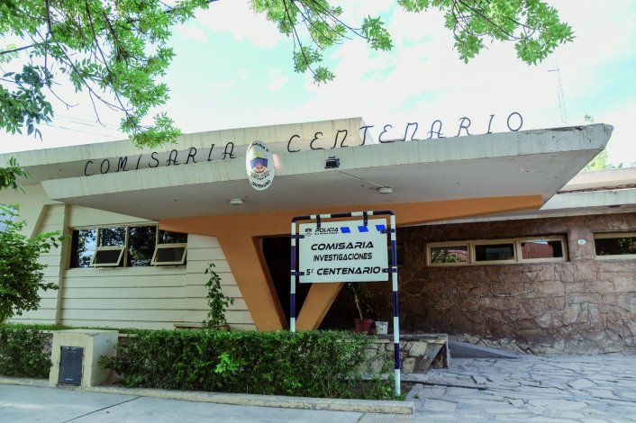 Tres hombres agredieron y asaltaron a una joven a punta de cuchillo en Centenario