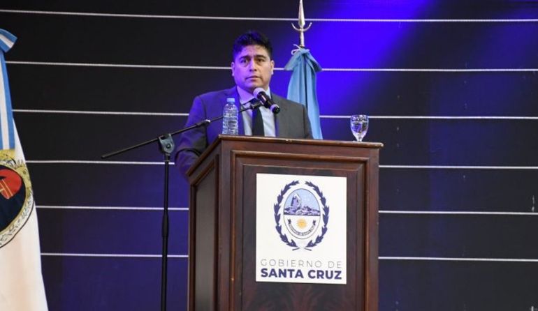 Con un decreto firmado por Claudio Vidal, Santa Cruz promulgó la ley mediante la cual se suma al Régimen de Incentivo para Grandes Inversores (RIGI). Con un decreto firmado por Claudio Vidal, Santa Cruz promulgó la ley mediante la cual se suma al Régimen de Incentivo para Grandes Inversores (RIGI).