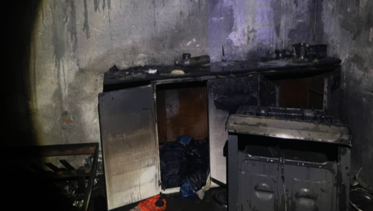 Así quedó la cocina luego de que los bomberos de Trelew lograron controlar las llamas.