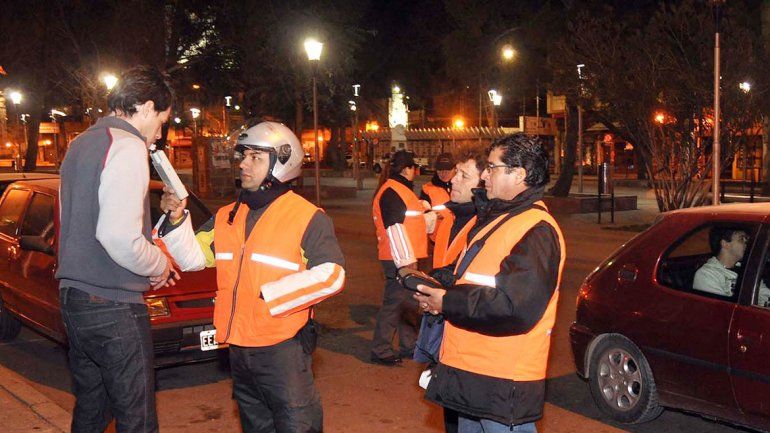El Municipio compró tres nuevos etilómetros para realizar las mediciones. Se triplicarán los controles para ver si baja el peligro en las calles.