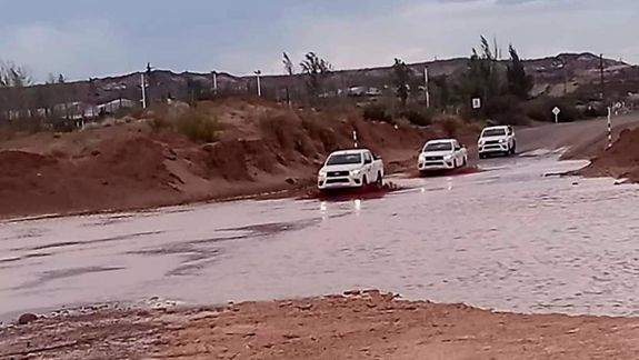 Rincón de los Sauces: la tormenta convirtió cañadones secos en ríos