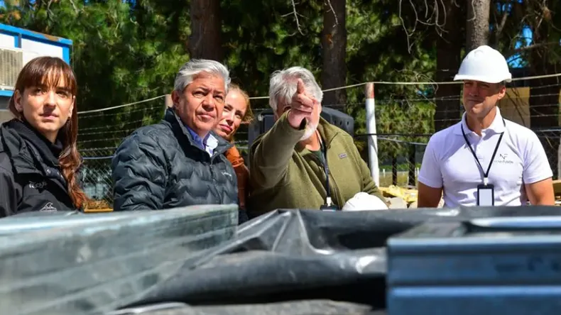 Figueroa supervisó los trabajos en el aeropueto. | LM Neuquen Figueroa supervisó los trabajos en el aeropueto.