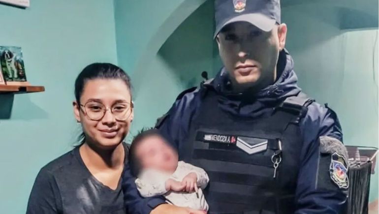 El cabo Aitor Mohamed Mendoza le aplicó la maniobra de Heimlich y le salvó la vida a la beba.