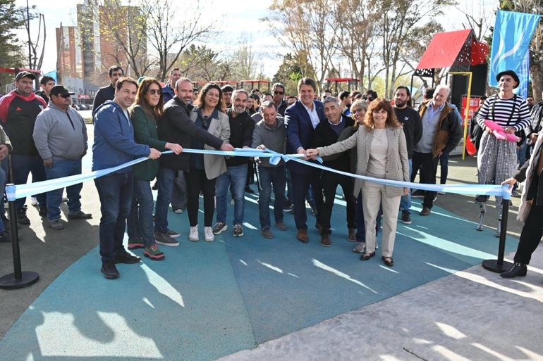 El Parque Central renovado: Gaido inauguró la remodelación integral del parque temático La Trochita