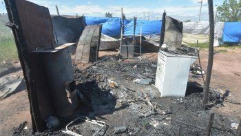 dos heridos en el incendio de una casilla dos heridos en el incendio de una casilla