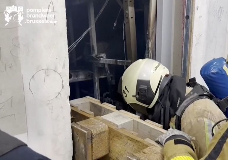 Seis trabajadores murieron en el hueco de un ascensor en medio de un incendio en Bélgica. Seis trabajadores murieron en el hueco de un ascensor en medio de un incendio en Bélgica.