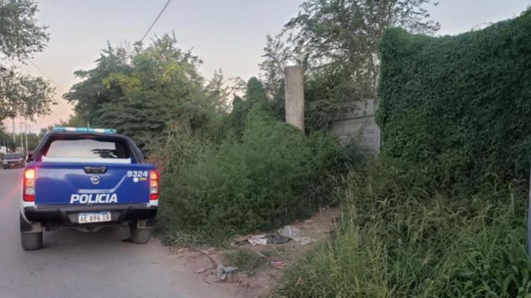 Hallan muerta en un descampado a una beba recién nacida