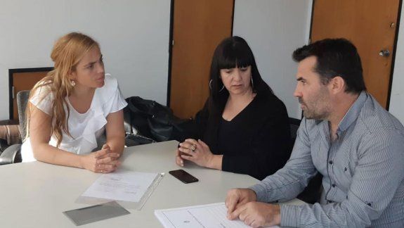 martinez mando las invitaciones para un foro en contra del ajuste