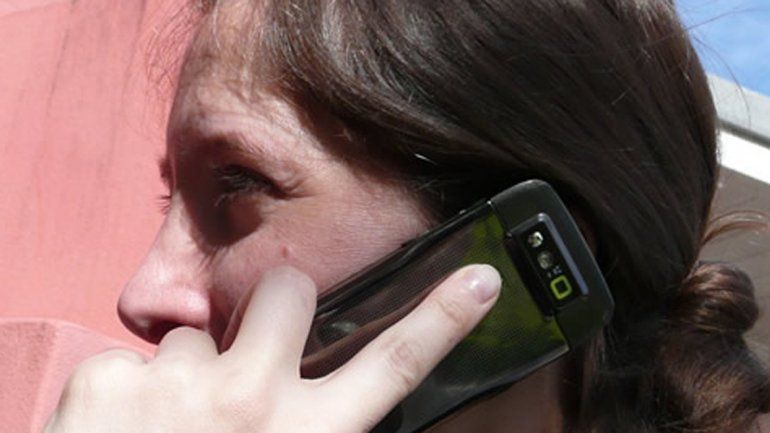 Los usuarios de celulares sufrirán otro golpe al bolsillo.